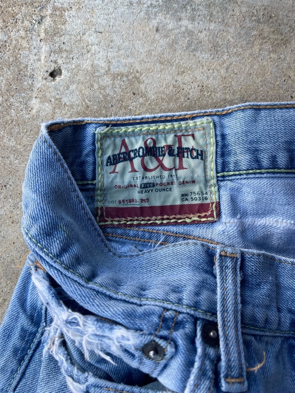 Abercrombie & Fitch Light Blue Distressed Denim Jeans - Picture 4 of 9